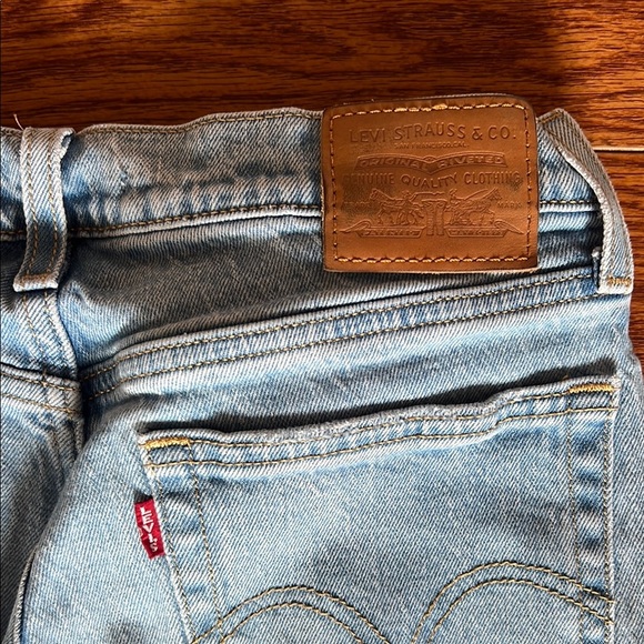 Levi’s Women “Wedgie Straight” Light Blue Distressed Jeans - Picture 10 of 12